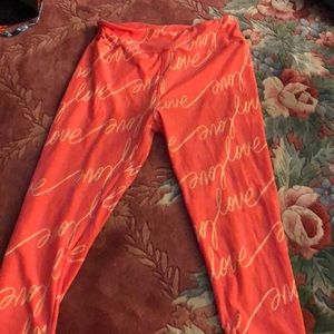Lularoe OS valentine’s day leggings